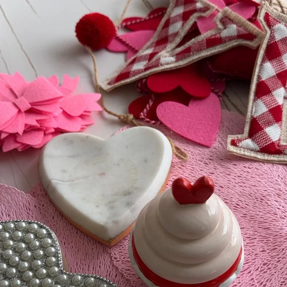 Pink Heart-Shaped Table Mats - Picture 3 of 4
